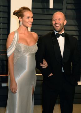 オスカーのアフターパーティに登場したジェイソン・ステイサムとロージー・ハンティントン＝ホワイトリー