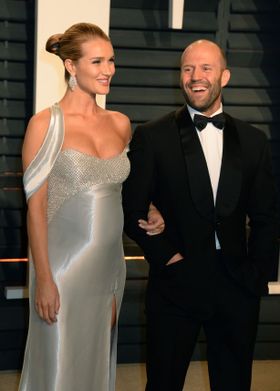 オスカーのアフターパーティに登場したジェイソン・ステイサムとロージー・ハンティントン＝ホワイトリー