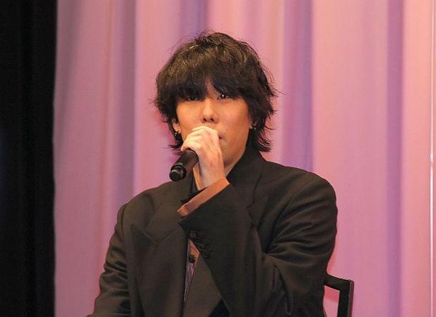 【写真を見る】「監督はその場その場で瞬発的に演出する方」と話していた野田洋次郎