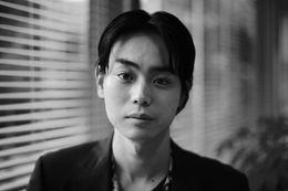 歌い手としても定評のある菅田将暉。写真の撮影クレジットにも注目