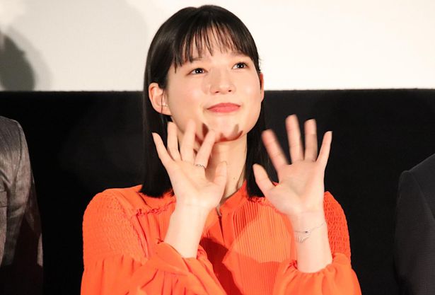 『砕け散るところを見せてあげる』の公開記念舞台挨拶に登壇した石井杏奈