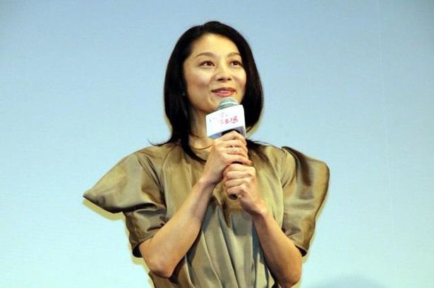 寺田智恵子役の⼩池栄⼦