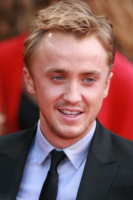 トム・フェルトン、「ハリー・ポッター」シリーズで母親役を演じたヘレン・マックロリーの死を悼む