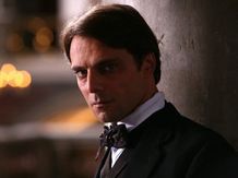 『副王家の一族』で貴族の息子を演じるアレッサンドロ・プレツィオージ