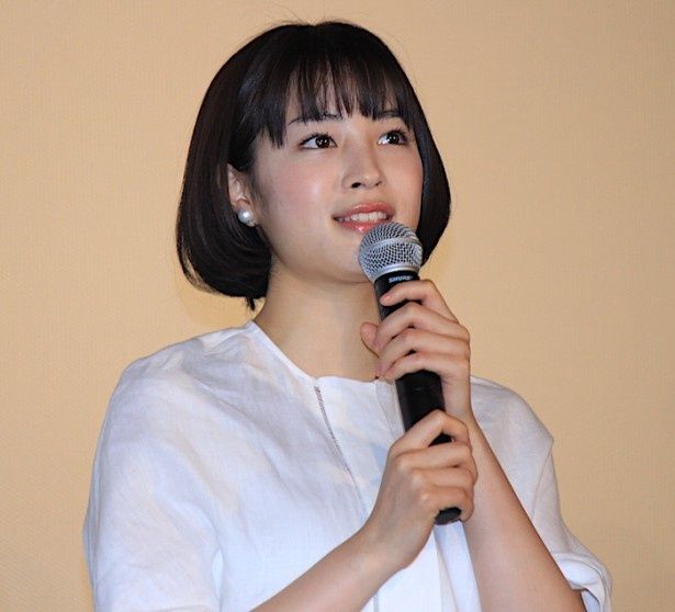 初日舞台挨拶に登壇した広瀬すず