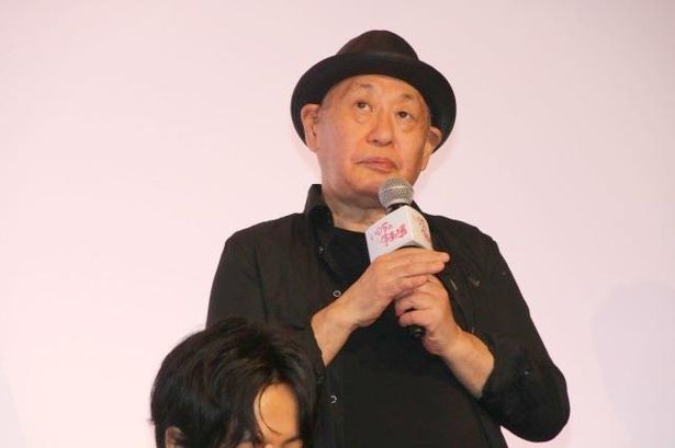 並木徳三郎役の泉⾕しげる