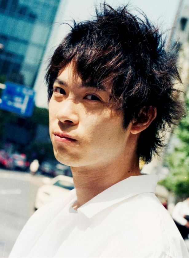 奈緒の彼氏の近藤隼人役の渡辺大知