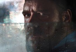 貫禄たっぷりのラッセル・クロウが凄みを見せる『アオラレ』