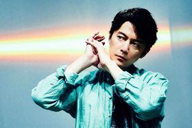 福山雅治の最新アルバムの収録曲「彼方で」が本作の主題歌に決定！