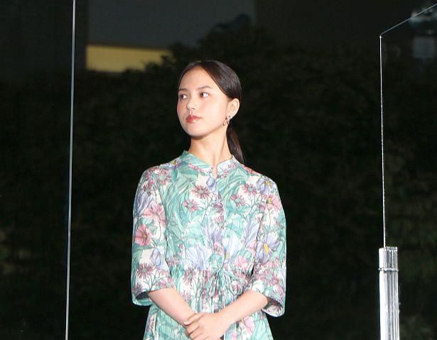 山崎演じる宗一郎の恩人の娘・璃子を演じた清原果耶