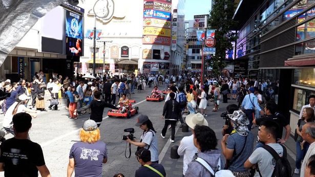 【写真を見る】大規模なロケ現場を収めたメイキング映像