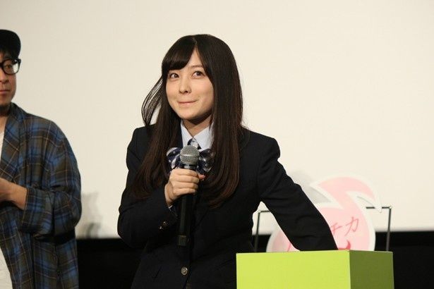 抽選をする橋本環奈