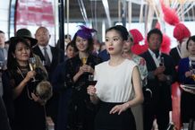 大人びた魅力を放つ芳根京子の姿がお披露目