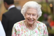 バイデン米大統領夫妻とティーミーティングをしたエリザベス女王