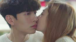 「Oh！ご主人様～」ほっぺにキスシーン