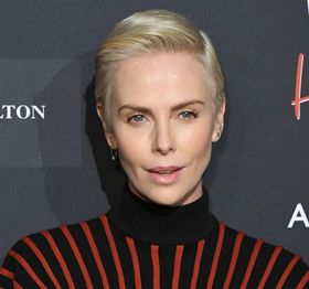 シャーリーズ・セロン、娘たちと寿司を堪能