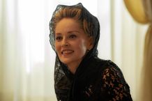 63歳のシャロン・ストーンが、本人役で人気ドラマに登場！