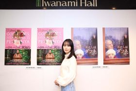 カップヌードルCMも話題に！南沙良が、岩波ホールを訪問