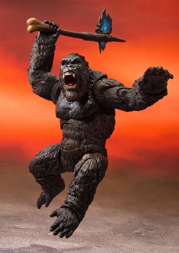 劇中で印象的な斧もしっかりと付属！(「S.H.MonsterArts KONG FROM GODZILLA VS. KONG (2021)」)