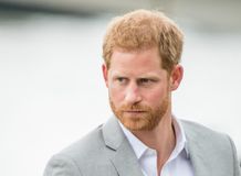 単身で英国に帰国したヘンリー王子