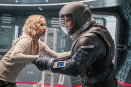 「パッセンジャー」の新たな本編映像が解禁された