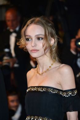 トップレスを披露したリリー＝ローズ