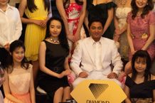 かつての仲間たちと仲違いし、村西は頂点から転落していく