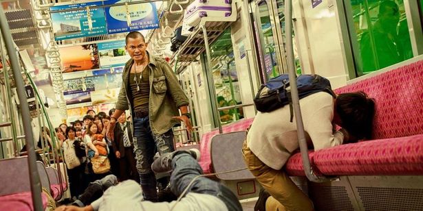 トニー・ジャーもタイの探偵として出演！