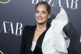 第74回カンヌ国際映画祭で華やかなドレス姿を披露したシャロン・ストーン