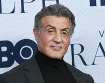 シルベスター・スタローン、愛娘たちの成長が止まることを願う？