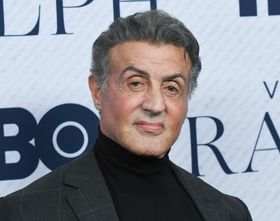 シルベスター・スタローン、愛娘たちの成長が止まることを願う？