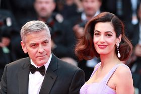 クルーニー夫妻が子どもたちとの様子をパパラッチされた