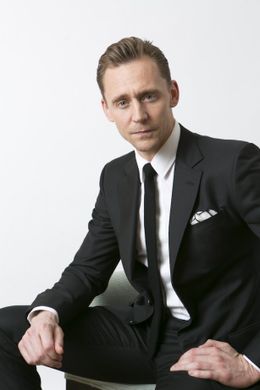 大人の色気たっぷり！トム・ヒドルストンがインタビューに登場