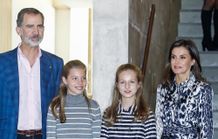 バカンス中のレオノール王女、ソフィア王女のファッションが話題に