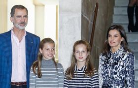 バカンス中のレオノール王女、ソフィア王女のファッションが話題に