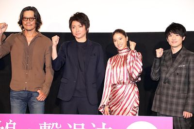 『鳩の撃退法』公開に笑顔！