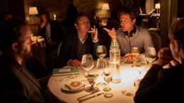 『アナザーラウンド』で8年ぶりのタッグを組んだヴィンターベア監督×マッツ・ミケルセンのエピソードを入手！