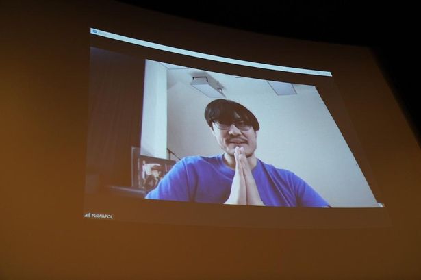 ファンへの感謝を述べるナワポン監督