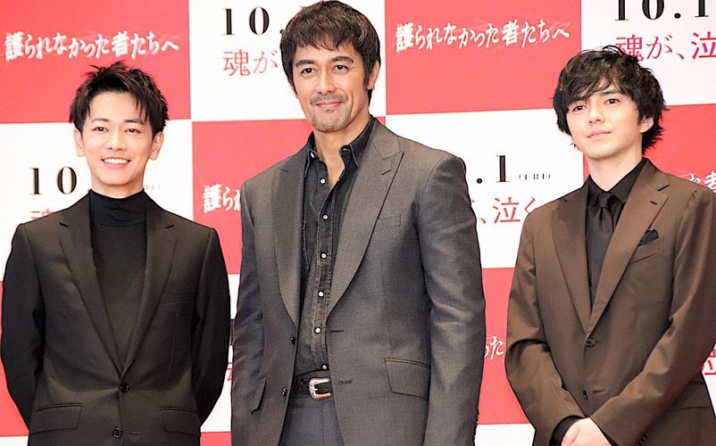 佐藤健『護られなかった者たちへ』イベントで阿部寛に直球質問！林遣都は佐藤と初対面時の衝撃明かす