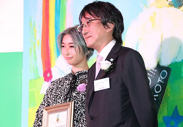 エンタテインメント賞(ホリプロ賞)も受賞！