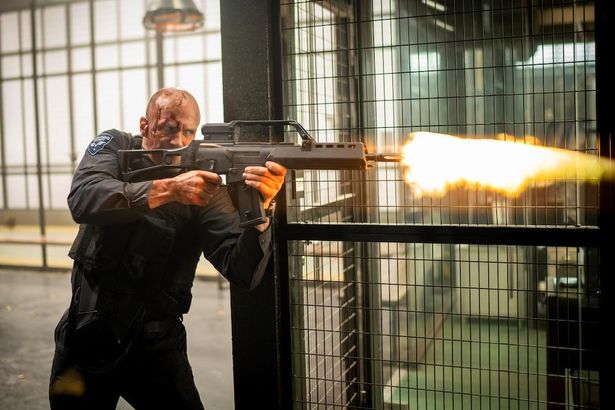 ジェイソン・ステイサムが大暴れ！1億8000万ドルをめぐる銃撃戦が勃発