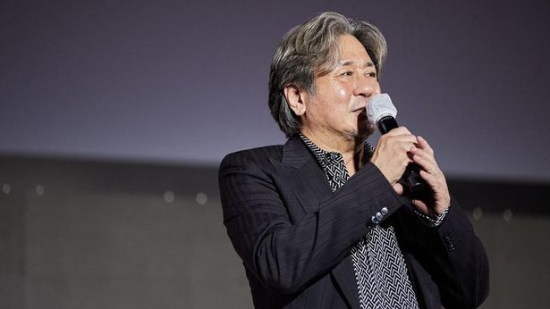 オープニング・セレモニーでスピーチをしているチェ・ミンシク