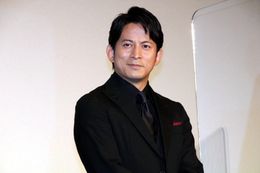 岡田准一、舞台挨拶でV6愛が炸裂！