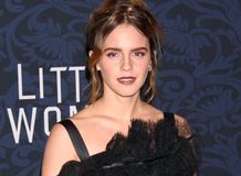 エマ・ワトソン、エコフレンドリーなファッションを披露