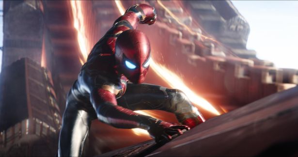 トニーが作った新たなスーツで、スパイダーマンも大活躍した(『アベンジャーズ／インフィニティ・ウォー』)