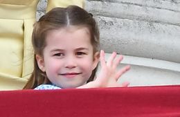 家族とバケーションに向かったシャーロット王女