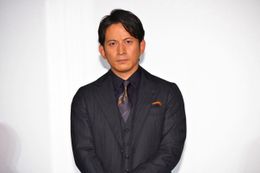 岡田准一、ラストライブから一夜明け公の場に