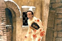 『ピノッキオ』より、当時50歳だったロベルト・ベニーニが演じるピノッキオ