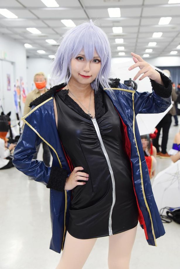 「Fate/Grand Order」のジャンヌ・ダルク[オルタ]に扮する ひなた陽さん