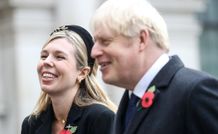キャリー・ジョンソン英首相夫人、キャサリン妃の衣装を意識？